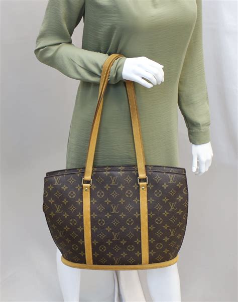 Products by Louis Vuitton: Babylone Tote MM